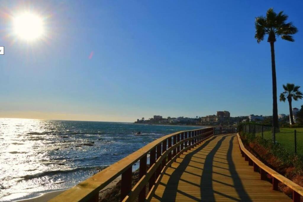 5* Stunning Golf & Sea Apartment 米哈斯 外观 照片