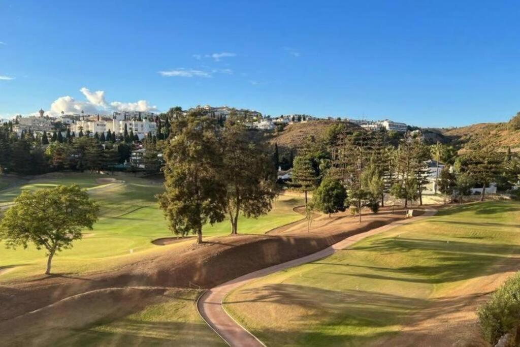 5* Stunning Golf & Sea Apartment 米哈斯 外观 照片