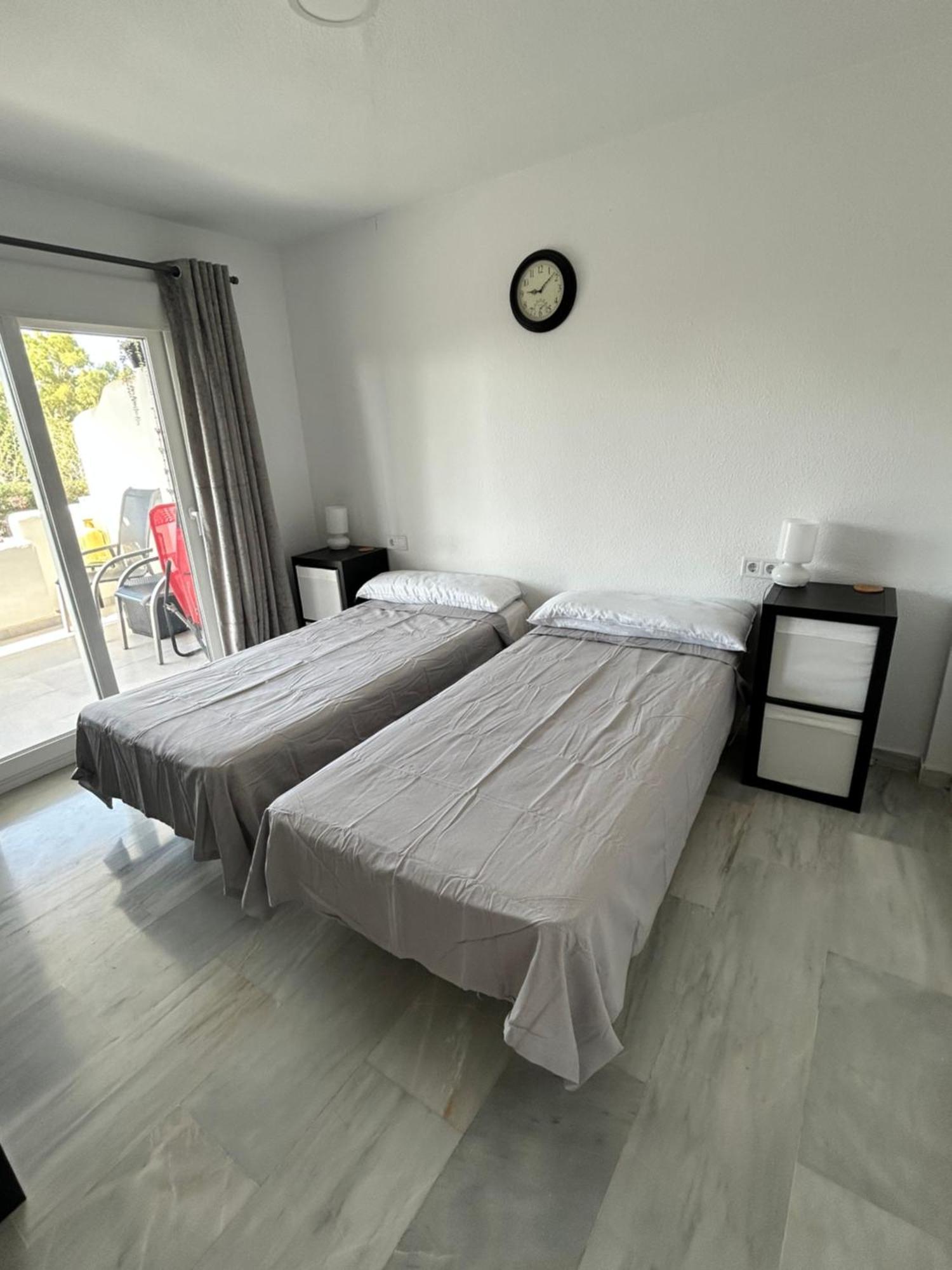 5* Stunning Golf & Sea Apartment 米哈斯 外观 照片
